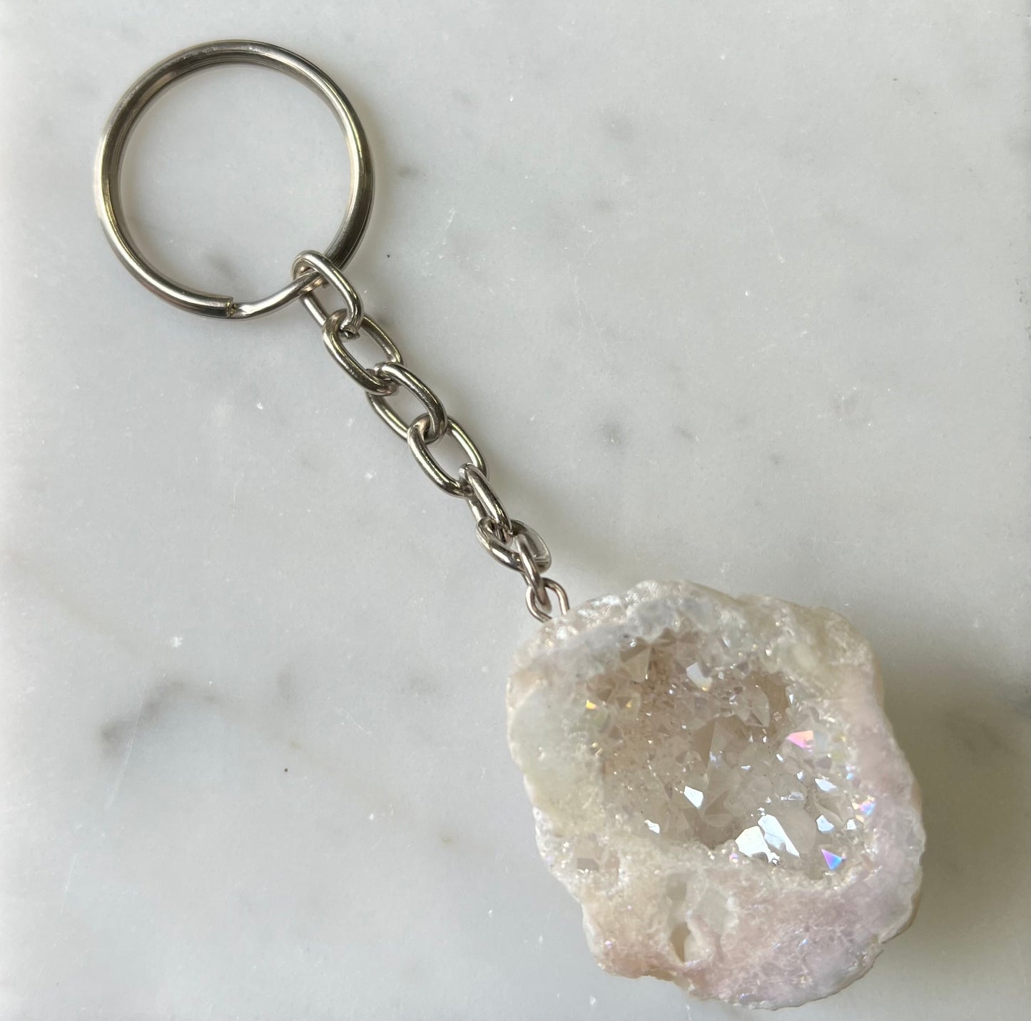 Geode met aura sleutelhanger