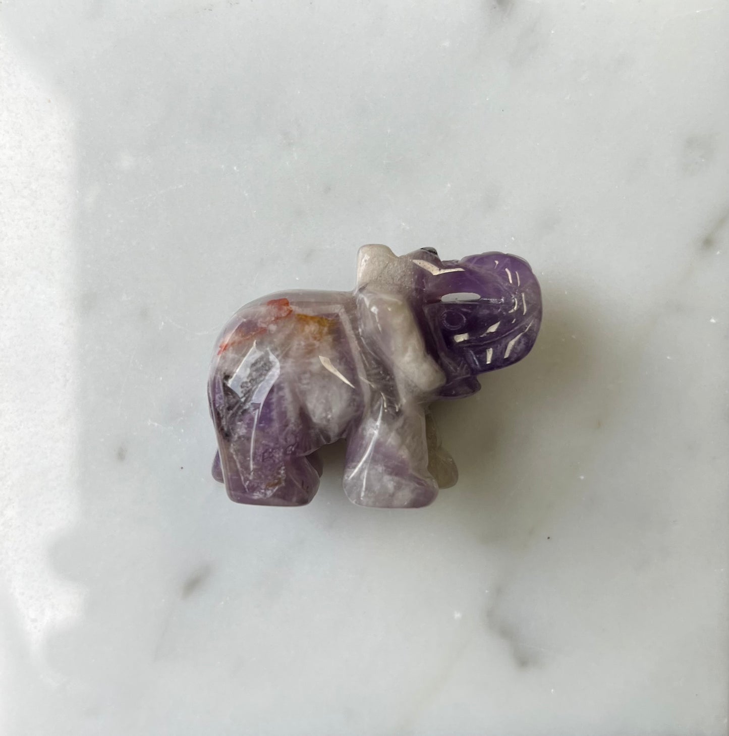 Paarse amethist olifant
