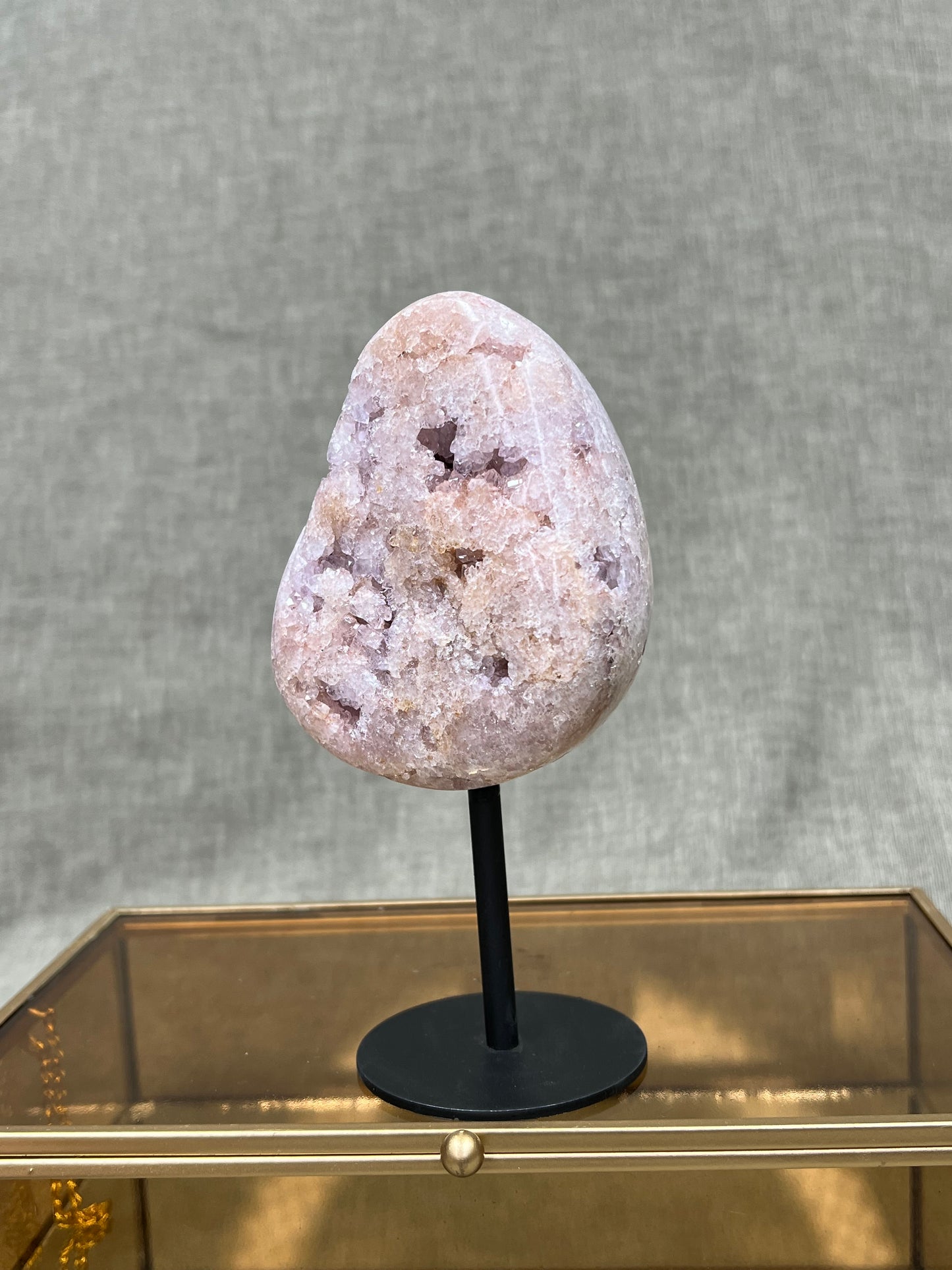 Roze amethist op standaard