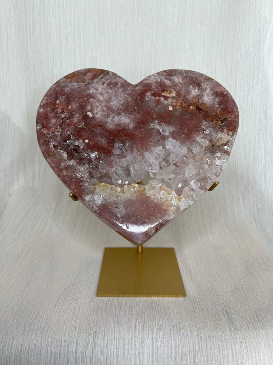 Roze amethist hart op gouden standaard