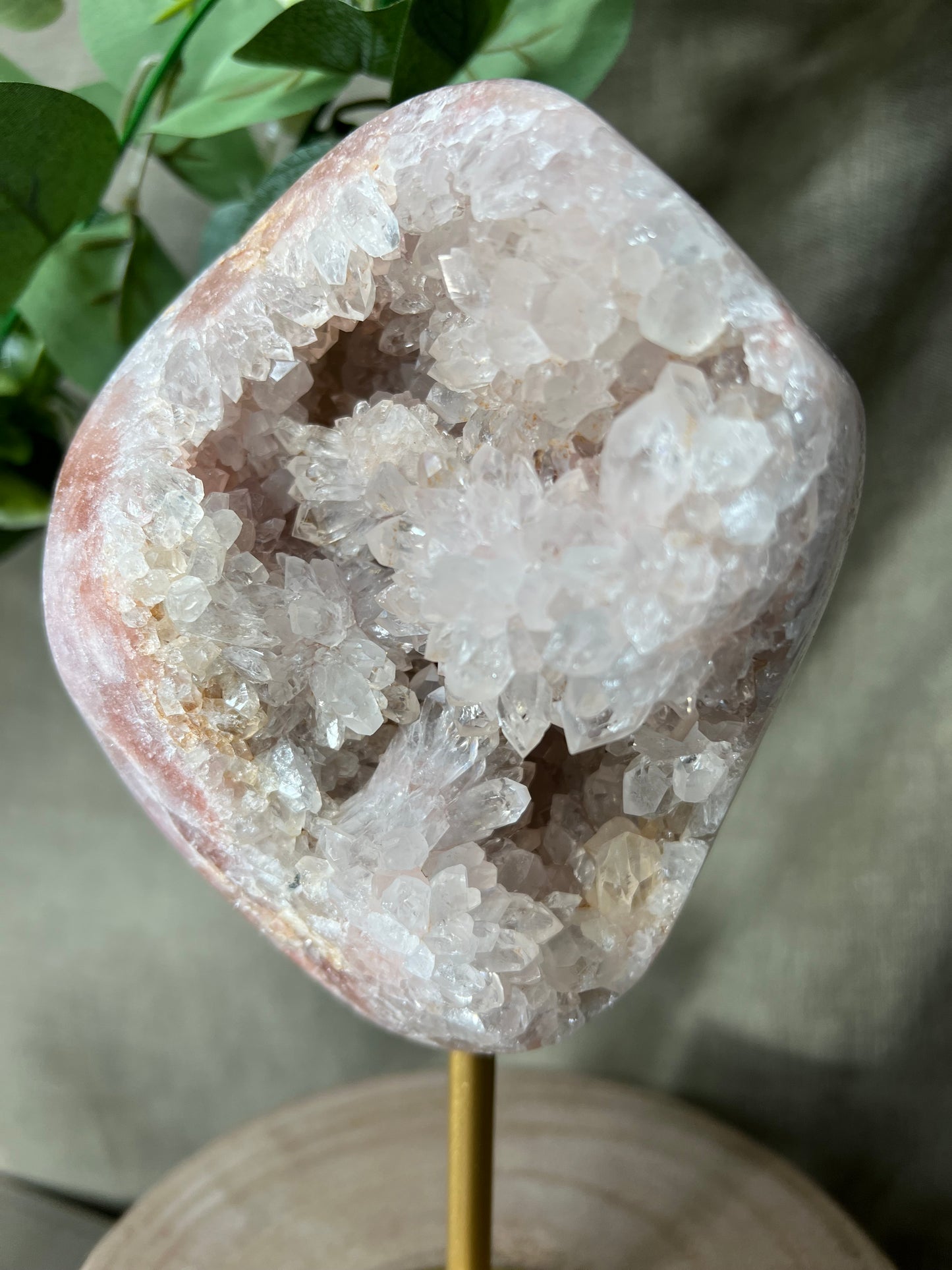 Roze amethist freeform op pin