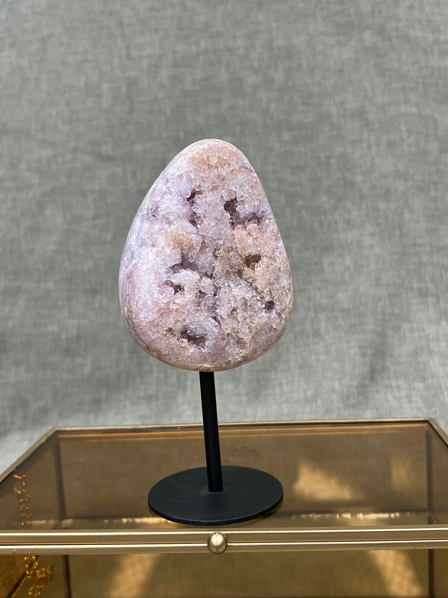 Roze amethist op standaard