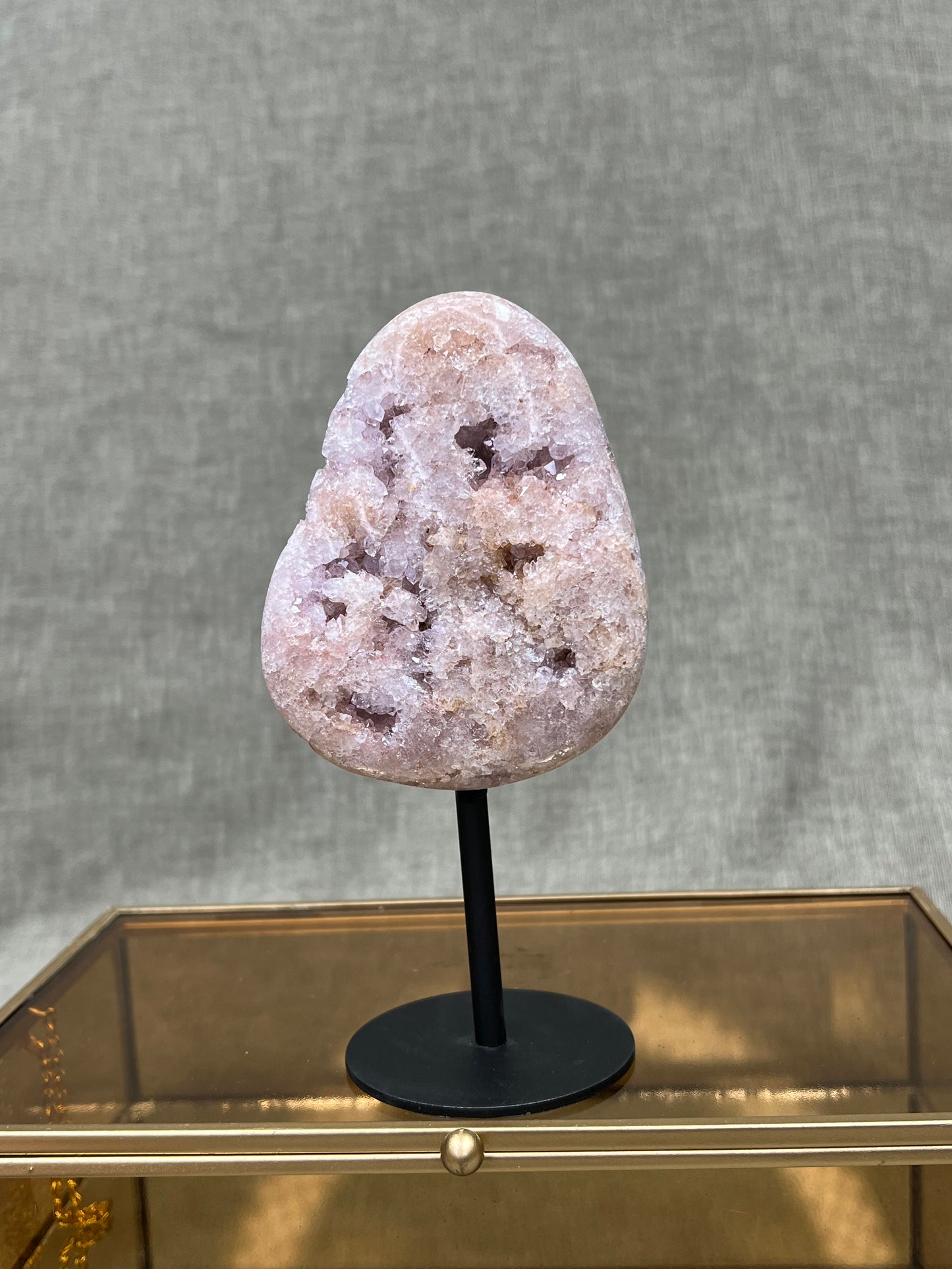 Roze amethist op standaard