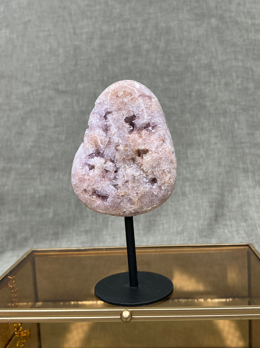 Roze amethist op standaard