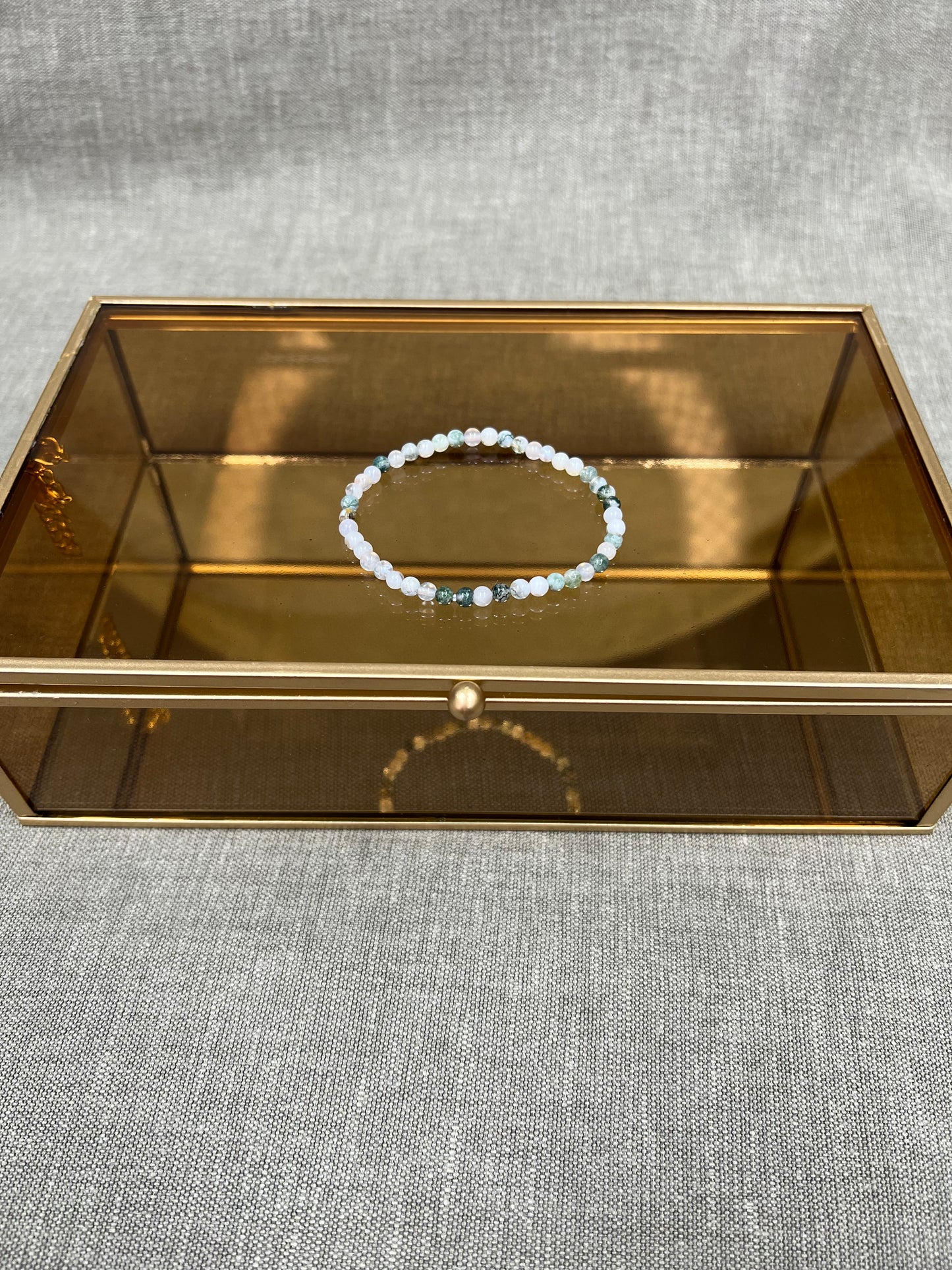 Mosagaat (licht) kogelarmband 4mm
